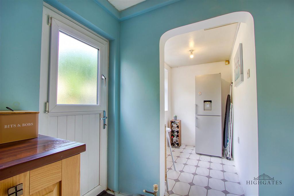 Property photo 3 of 12 Laundry Room.Jpg