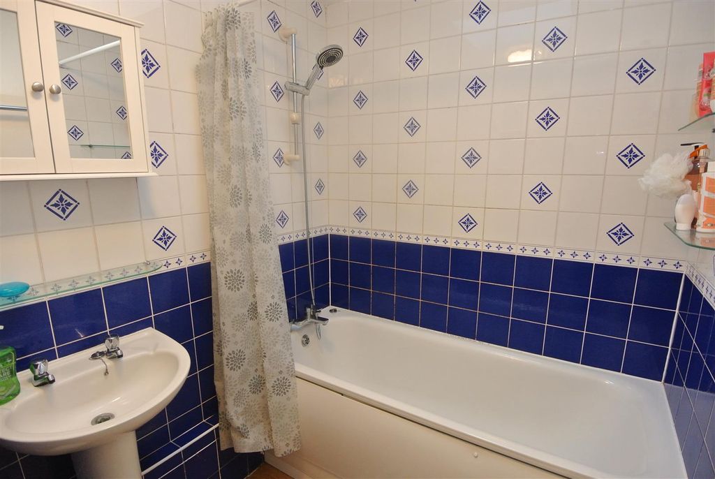 Property photo 2 of 19 Bathroom.Jpg