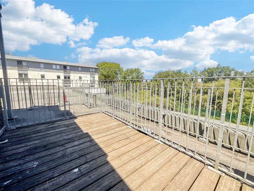 Property photo 1 of 9 Balcony