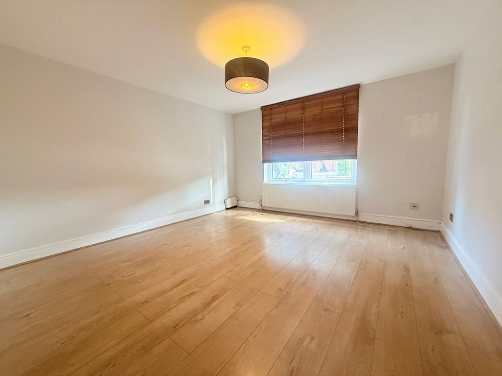 Property photo 3 of 6 Living Room