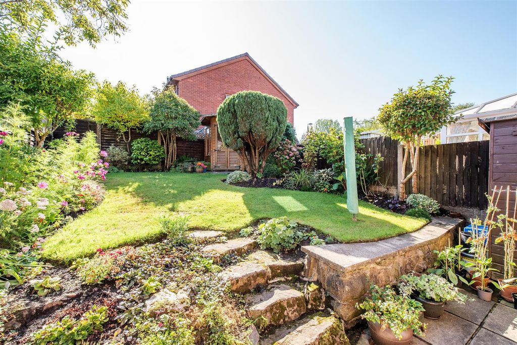 Property photo 2 of 19 Garden