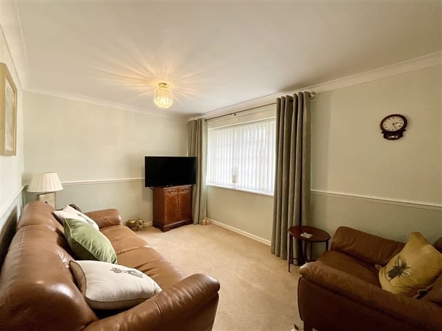 Property photo 3 of 13 Lounge