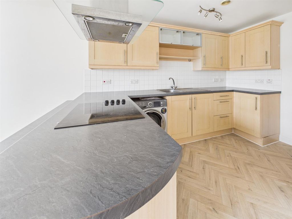 Property photo 2 of 7 Kitchen