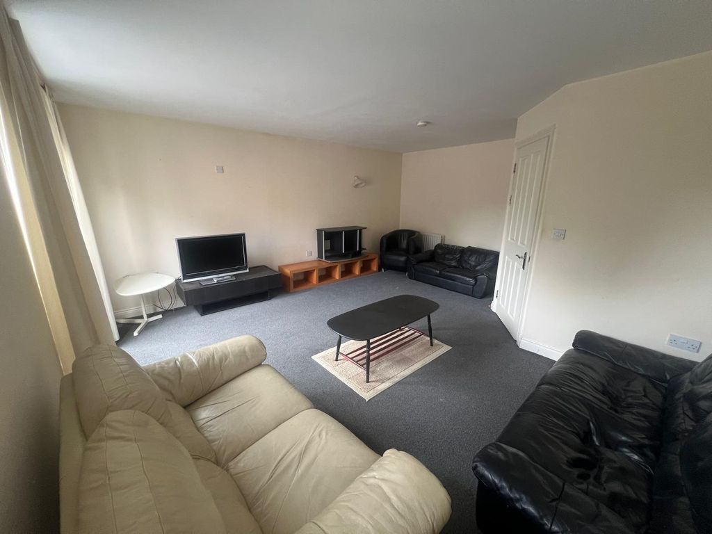 Property photo 2 of 13 Images