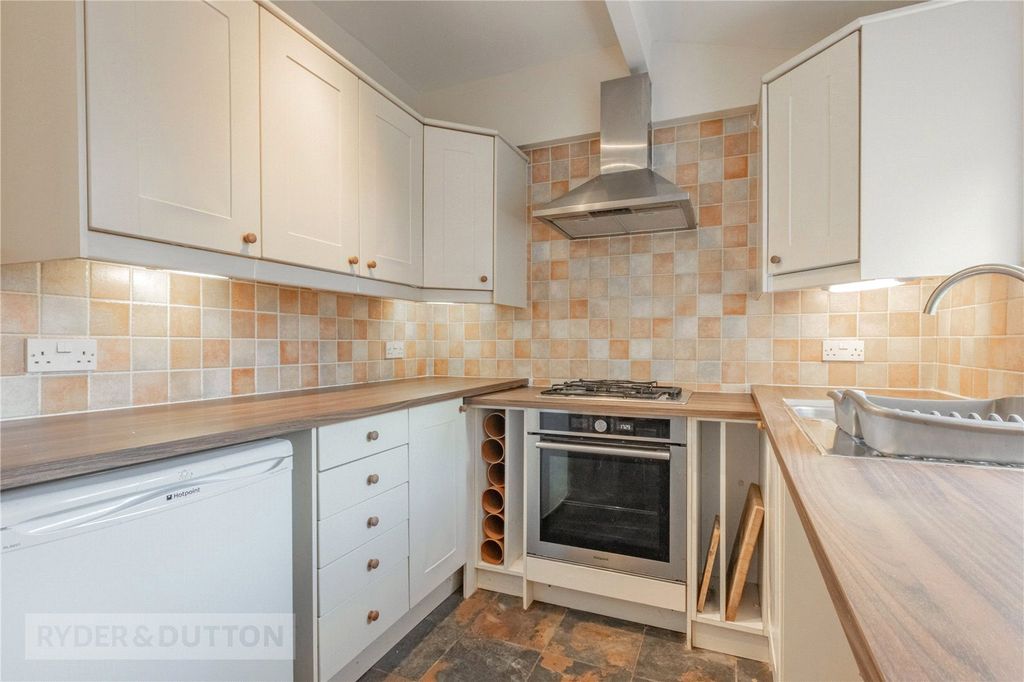 Property photo 3 of 18 Kitchen