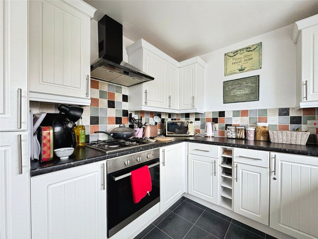 Property photo 3 of 23 Picture No. 24