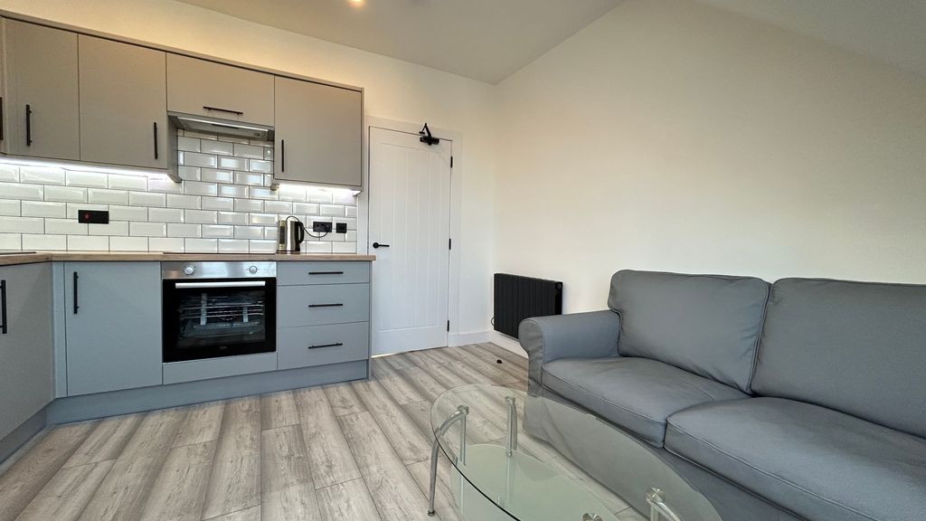 Property photo 1 of 7 Cover