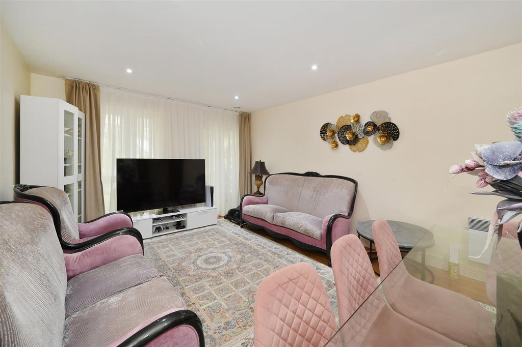 Property photo 3 of 11 6-Tollard-House (2).Jpg