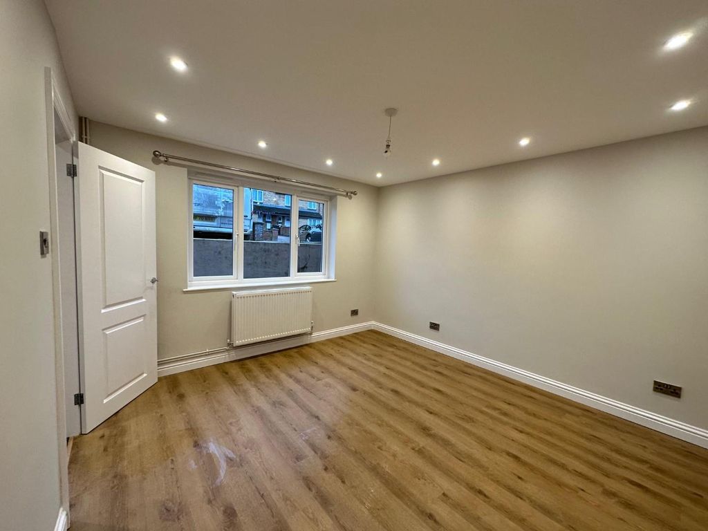 Property photo 2 of 20 7A28d58B-5Bf2-4B78-96c6-Dd95d3Cac9A1.Jpg