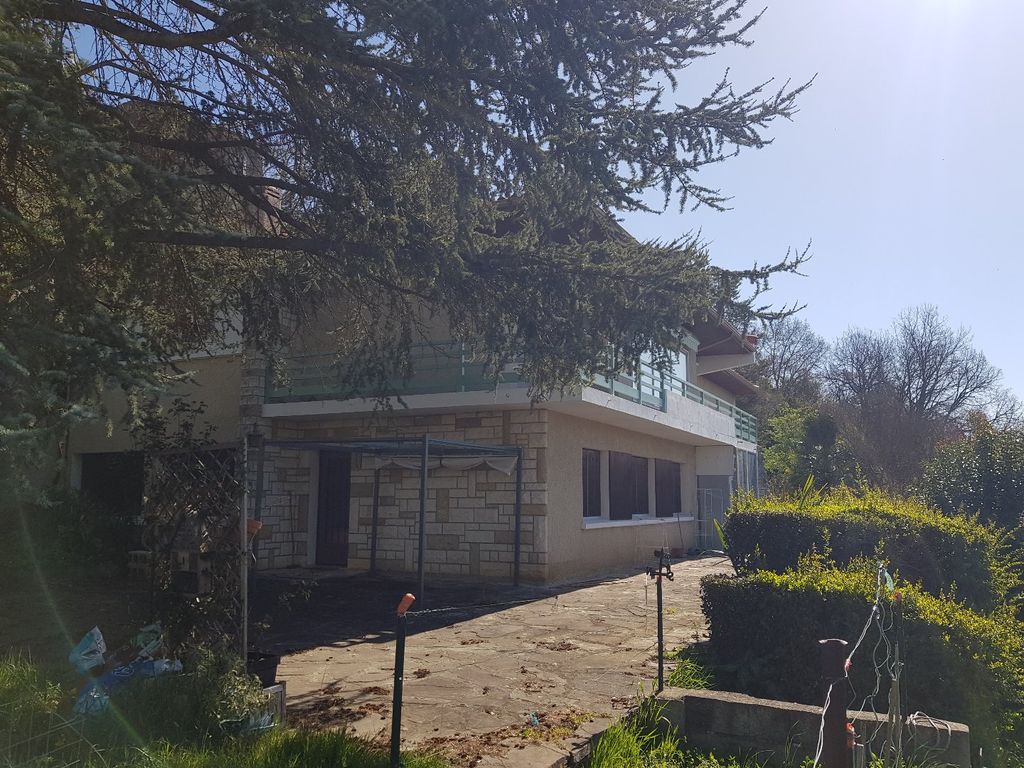 Property photo 2 of 10
