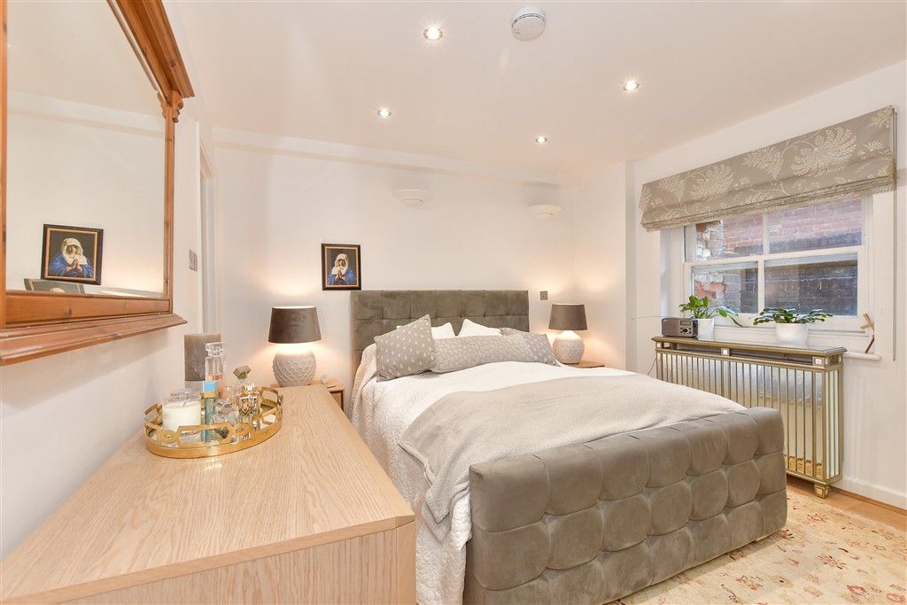 Property photo 1 of 8 Bedroom 1