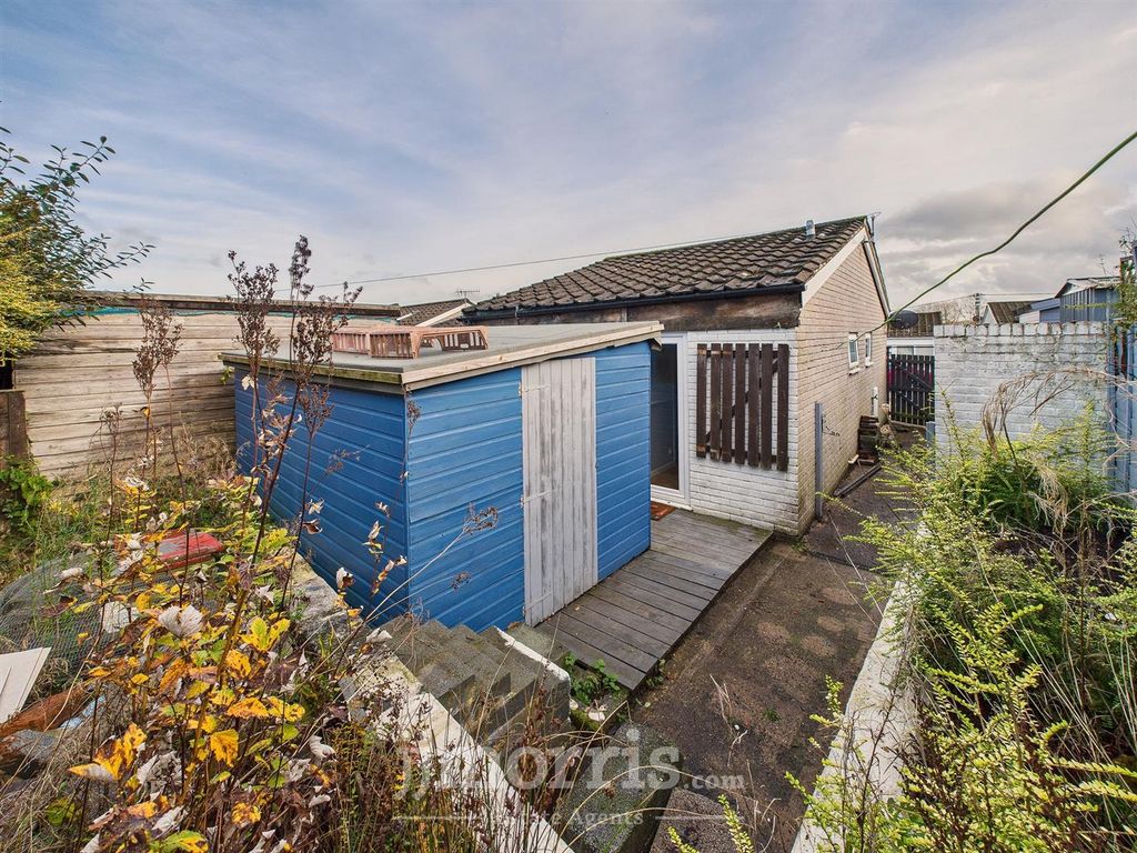 Property photo 2 of 17 Externally