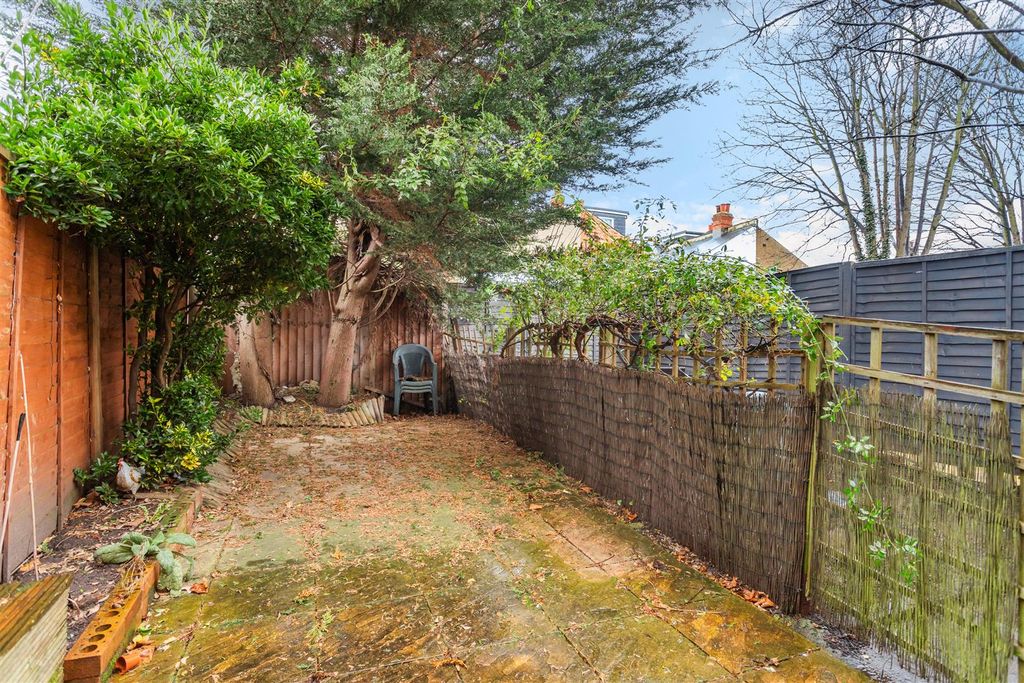 Property photo 2 of 11 Garden