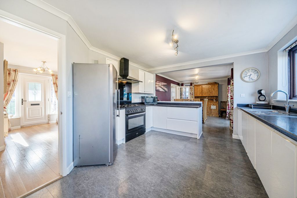 Property photo 3 of 23