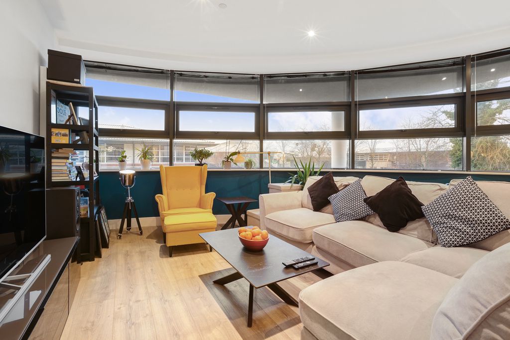 Property photo 1 of 19 Reception