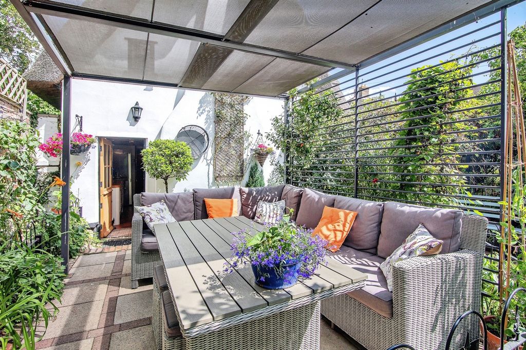 Property photo 3 of 17