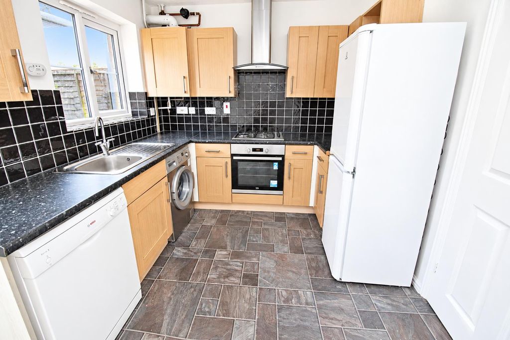 Property photo 3 of 9 Kitchen.Png