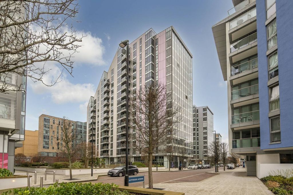 Property photo 1 of 17