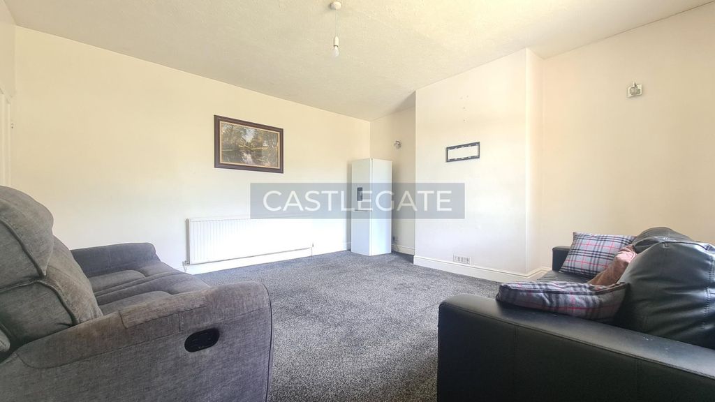 Property photo 2 of 8 16 Cross Church Street, Paddock, Huddersfield, HD1 4Sn (2)