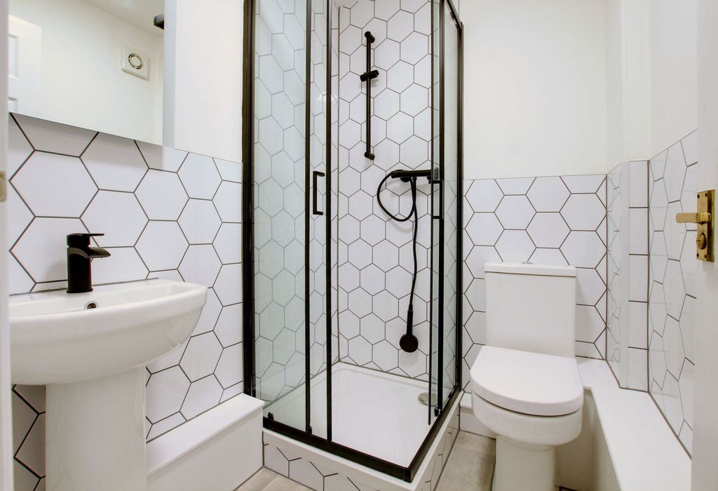 Property photo 3 of 6 Picture No. 12