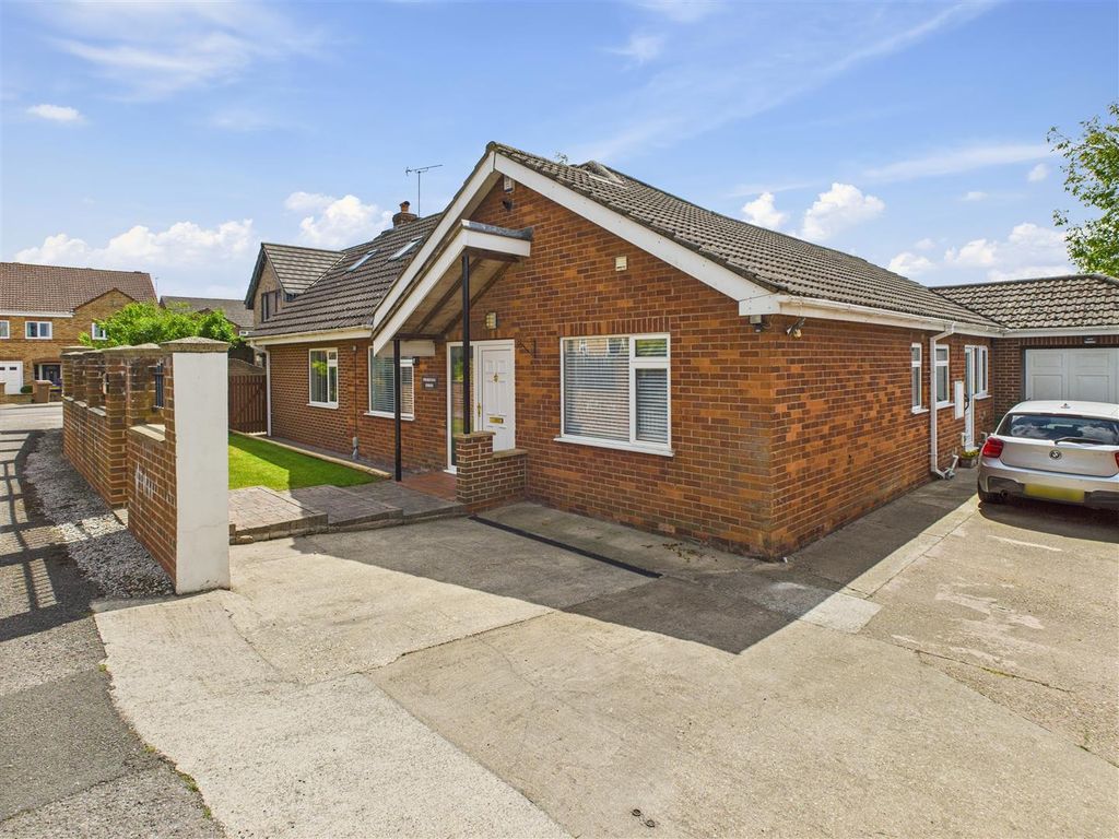 Property photo 1 of 17 Common Lane - Main Photo