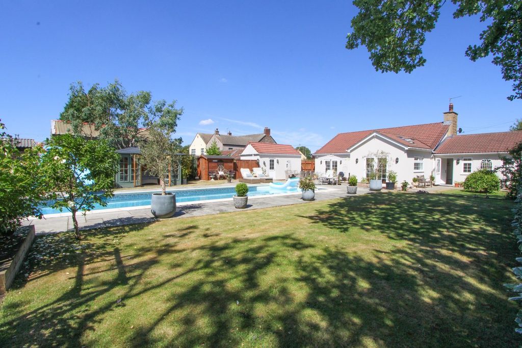 Property photo 1 of 31