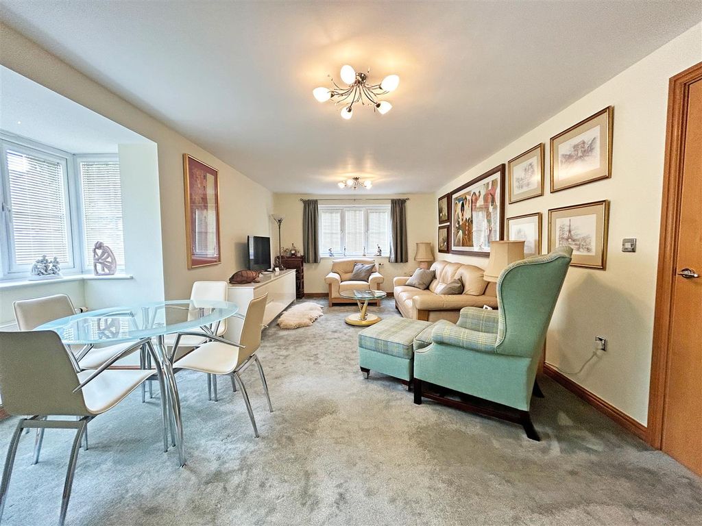Property photo 2 of 18 Open Plan Living / Dining