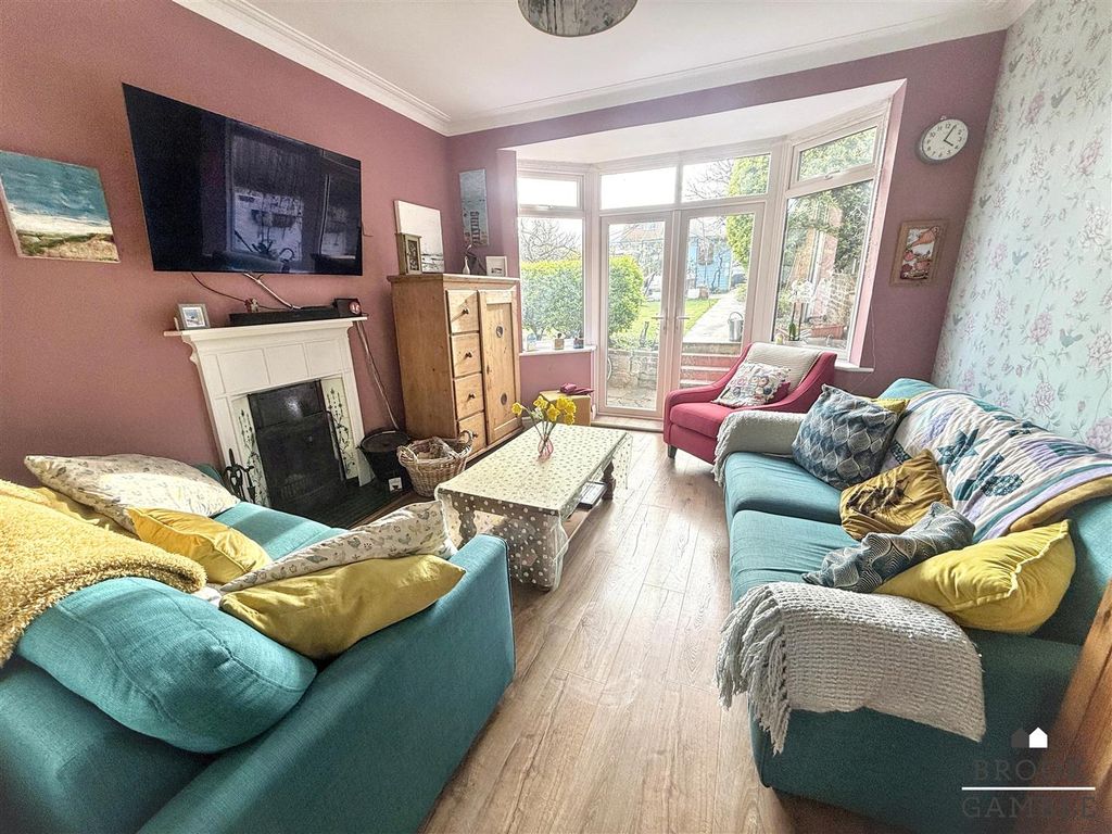 Property photo 2 of 23 01323 438506