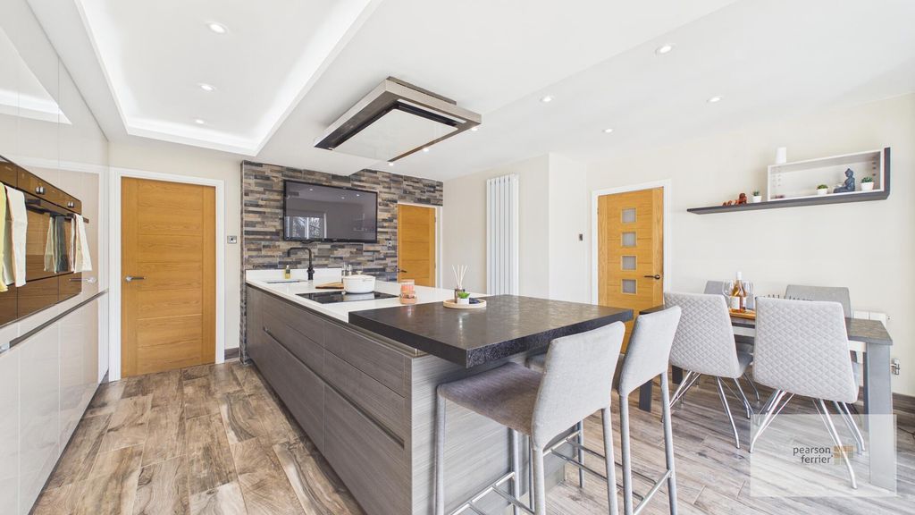 Property photo 3 of 30 Kitchen