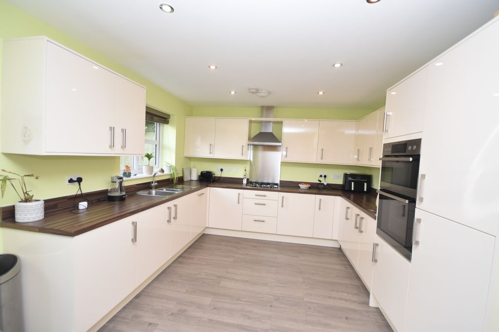 Property photo 3 of 14 Kitchen/Diner