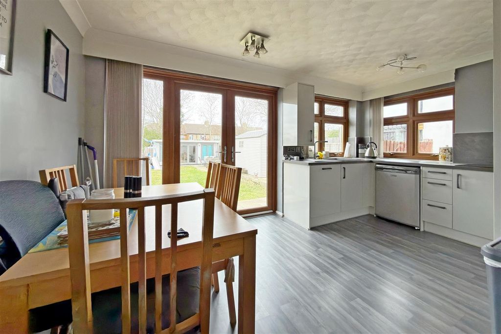 Property photo 3 of 15 Kitchen/Dining Room