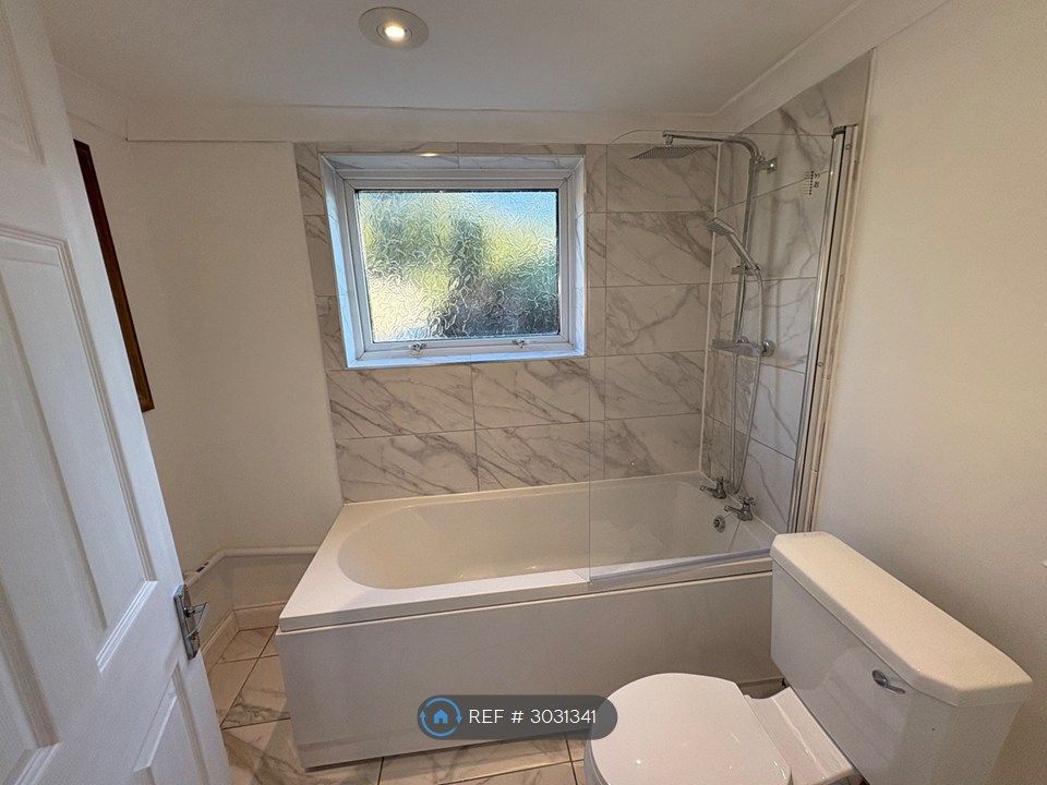 Property photo 2 of 16 Bathroom