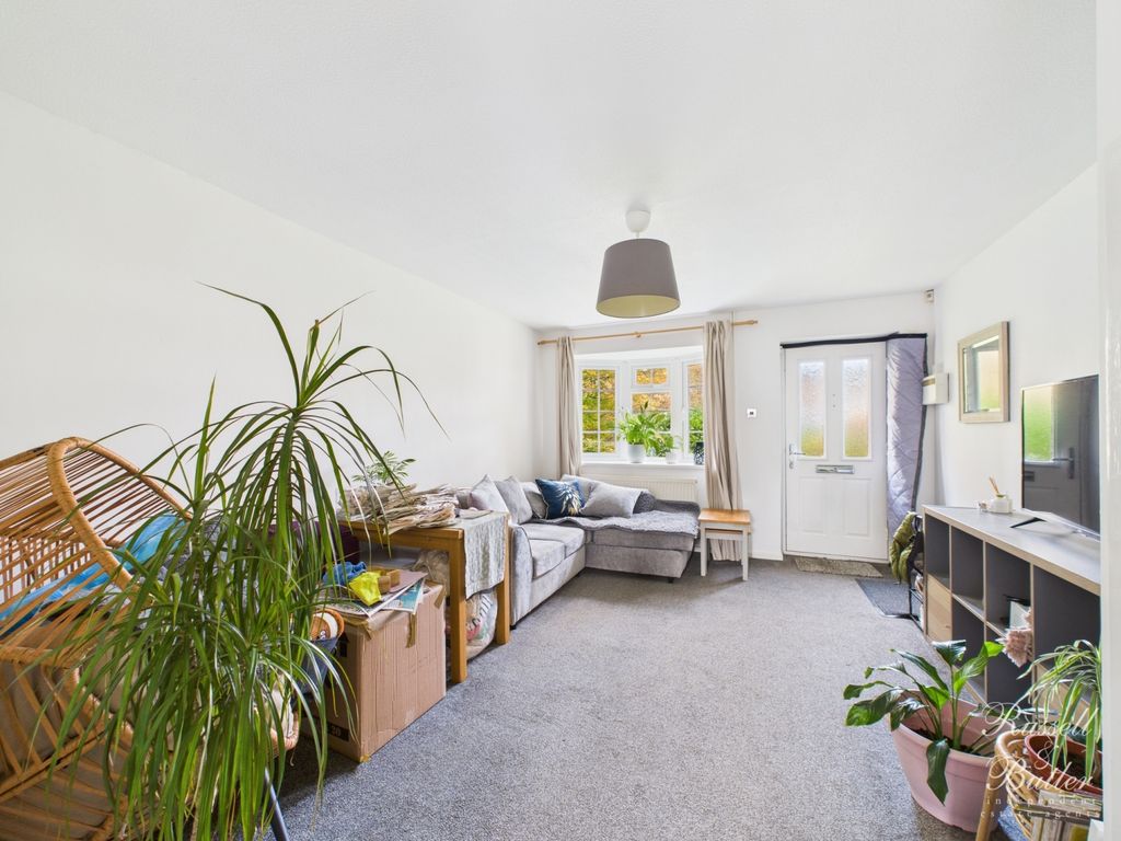 Property photo 3 of 14 Cam01995G0-Pr0380-Still009