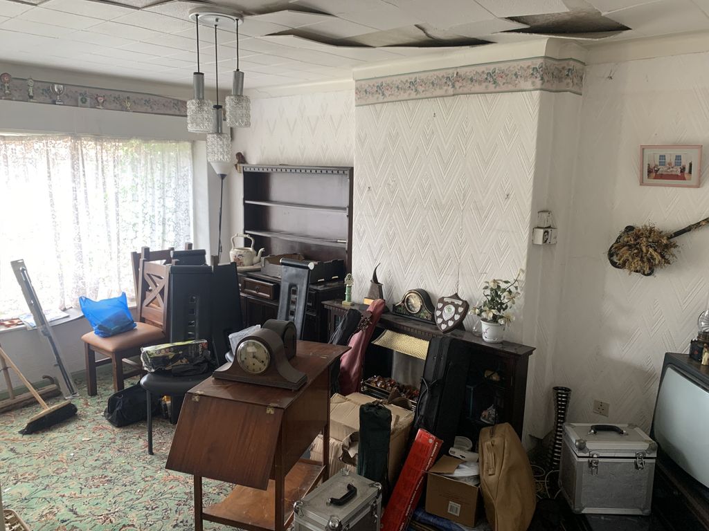 Property photo 2 of 6 Living Room