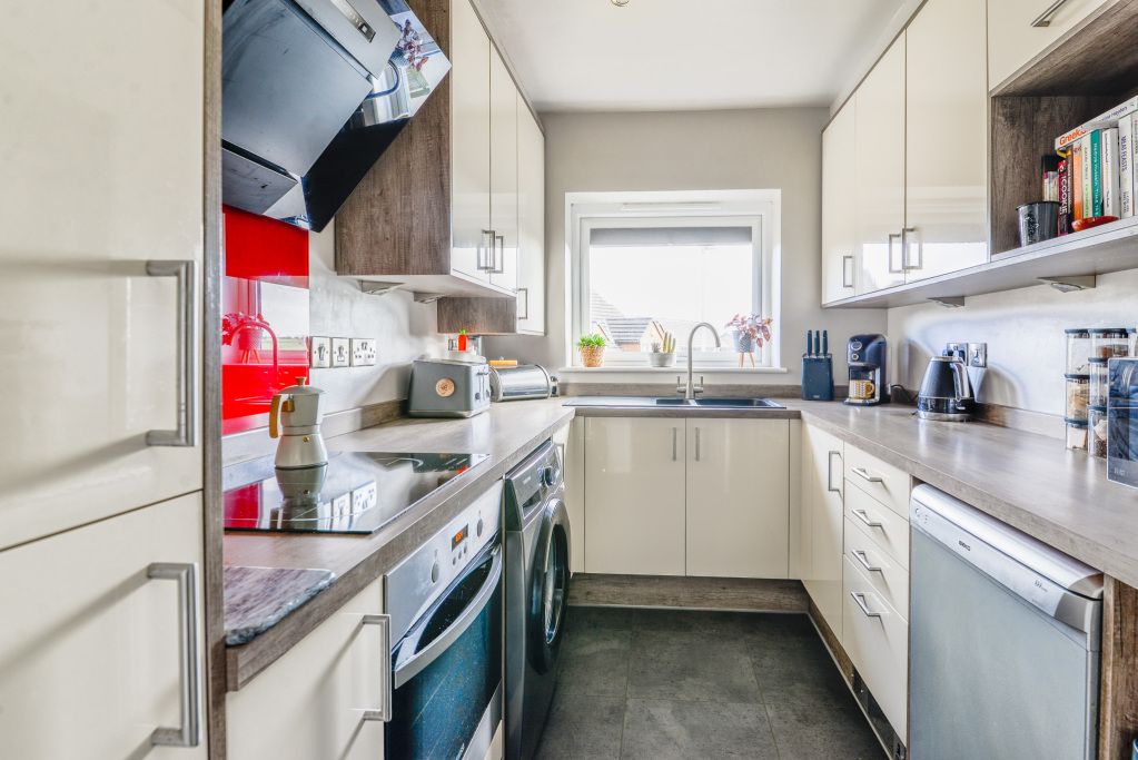 Property photo 3 of 18 Kitchen