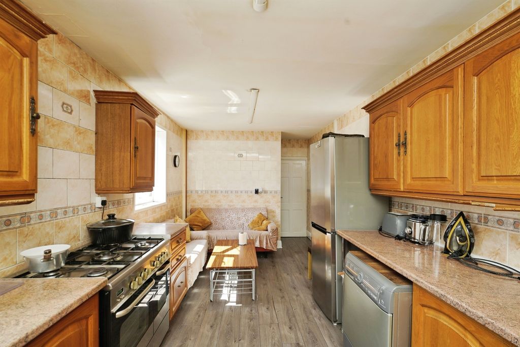 Property photo 2 of 16