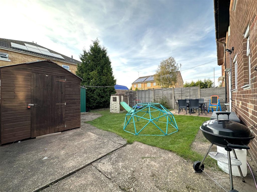 Property photo 3 of 18 Enclosed Rear Garden 942