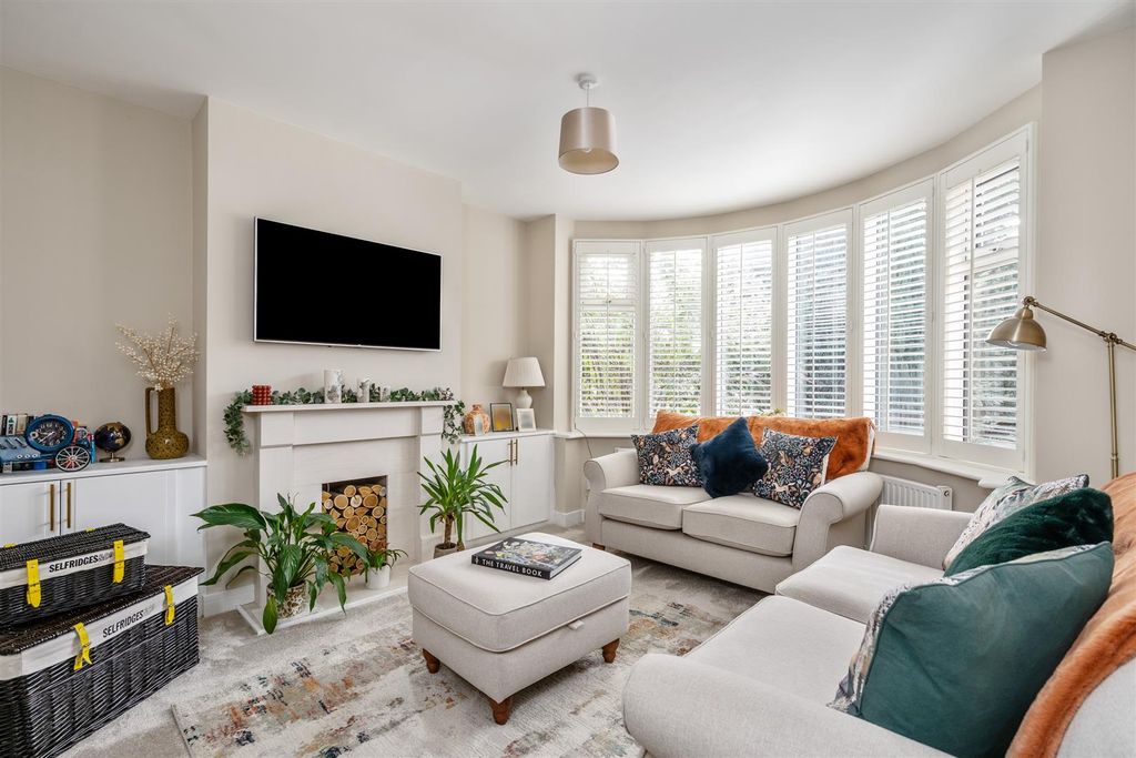Property photo 2 of 22 64 Beechwood Park Road_6.Jpg