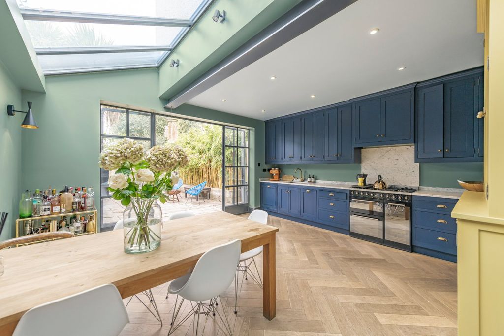 Property photo 2 of 17 Picture No. 16