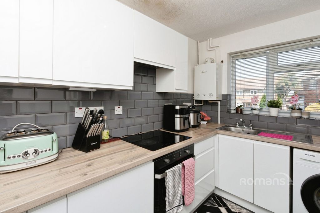 Property photo 2 of 11 Pbox-Img.Jpg