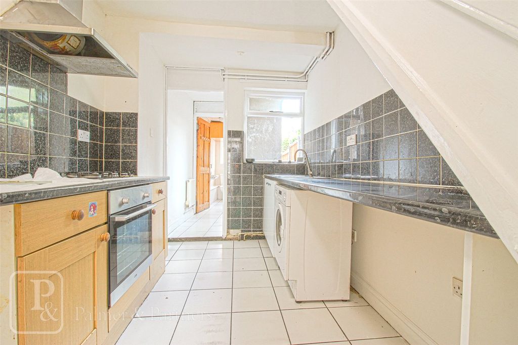 Property photo 1 of 7 Kitchen