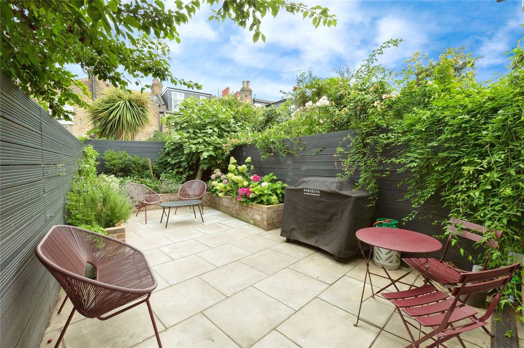 Property photo 3 of 20 Garden