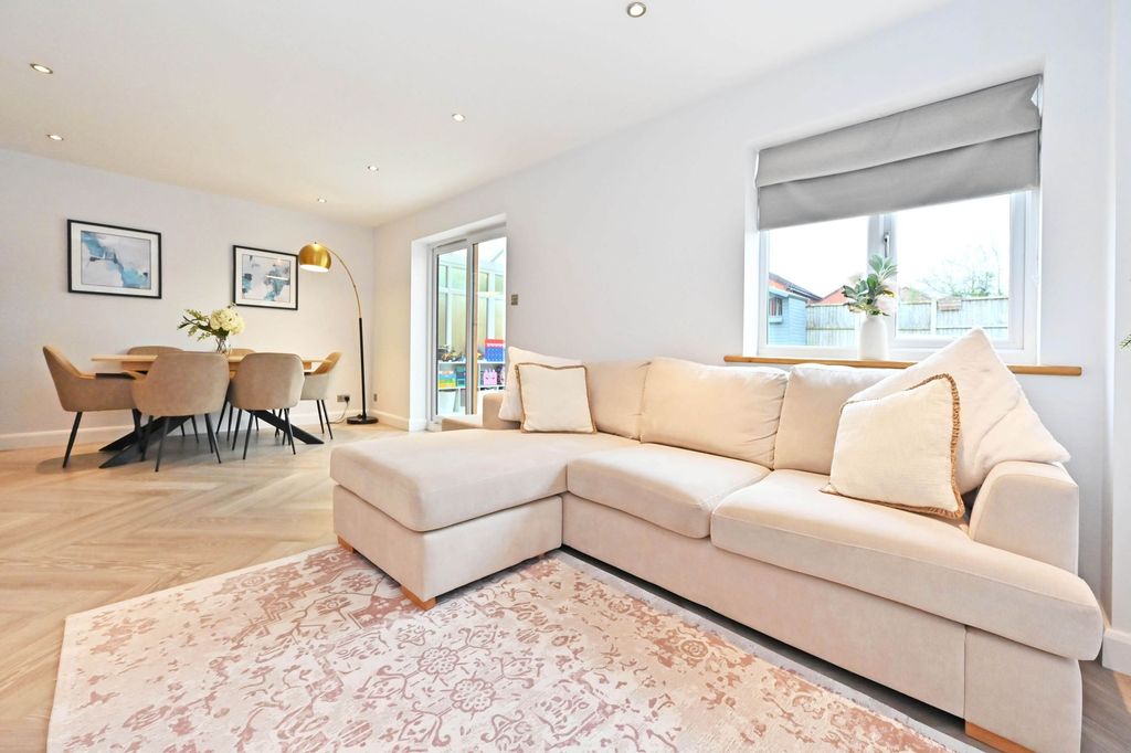 Property photo 2 of 34