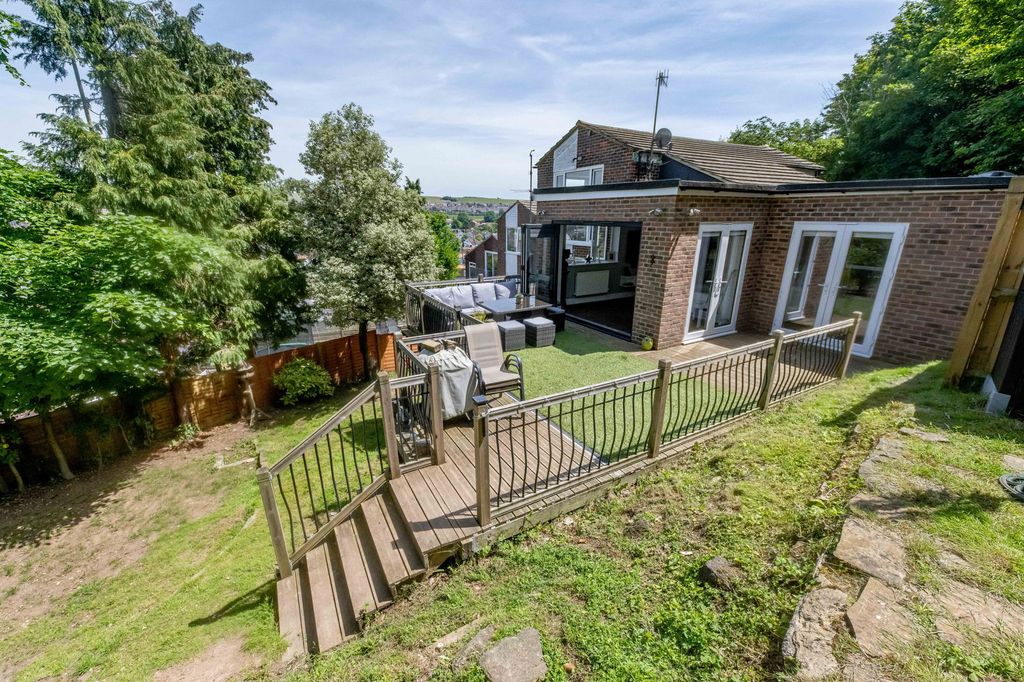 Property photo 2 of 20