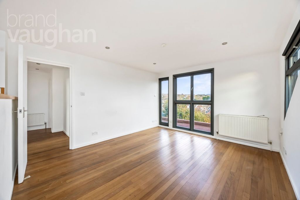 Property photo 3 of 21 Picture No. 08