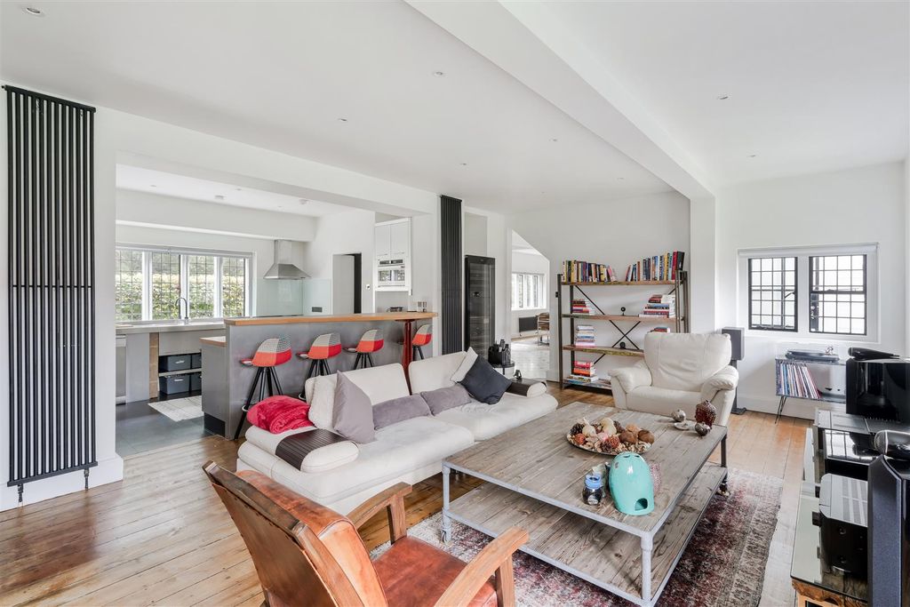 Property photo 3 of 42 College Avenue (21).Jpg