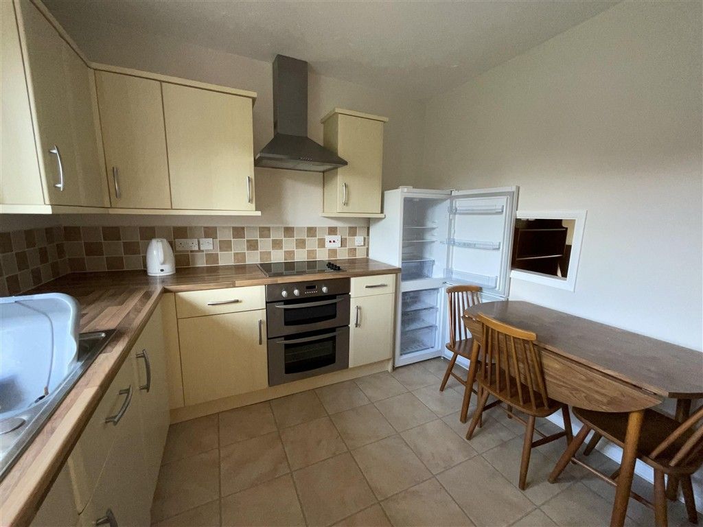 Property photo 3 of 11 Kitchen