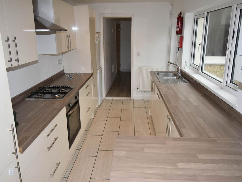 Property photo 2 of 13 Kitchen Photo 1