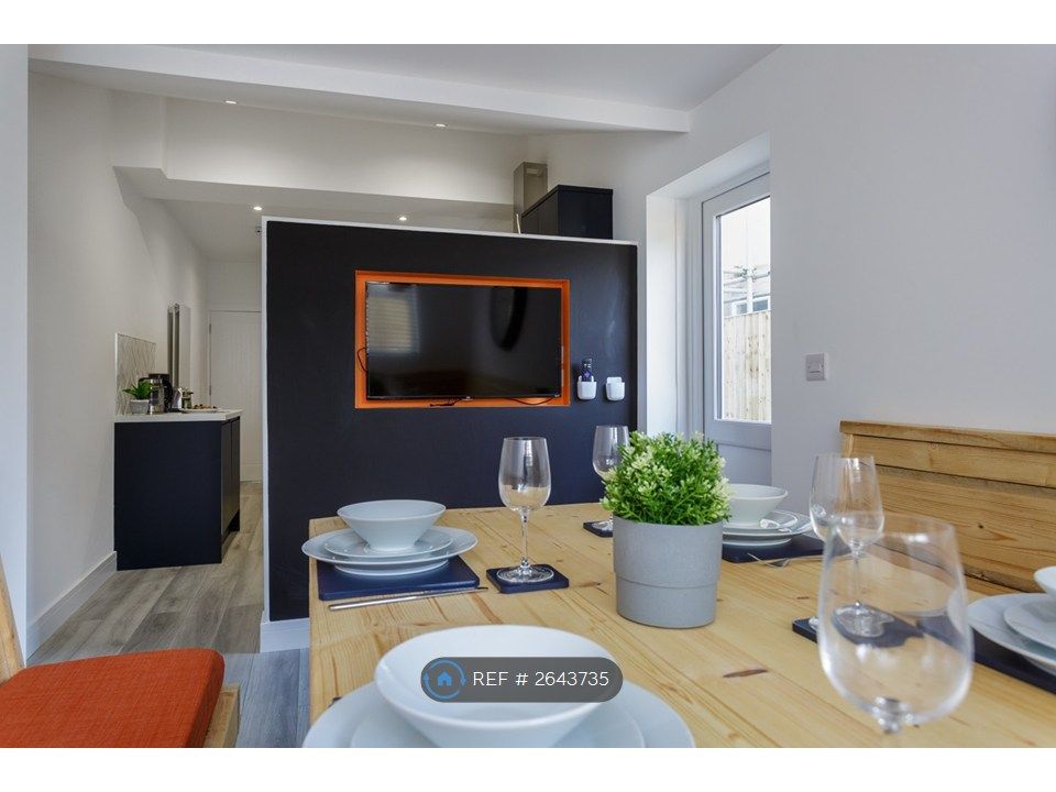 Property photo 2 of 18 Communal Lounge