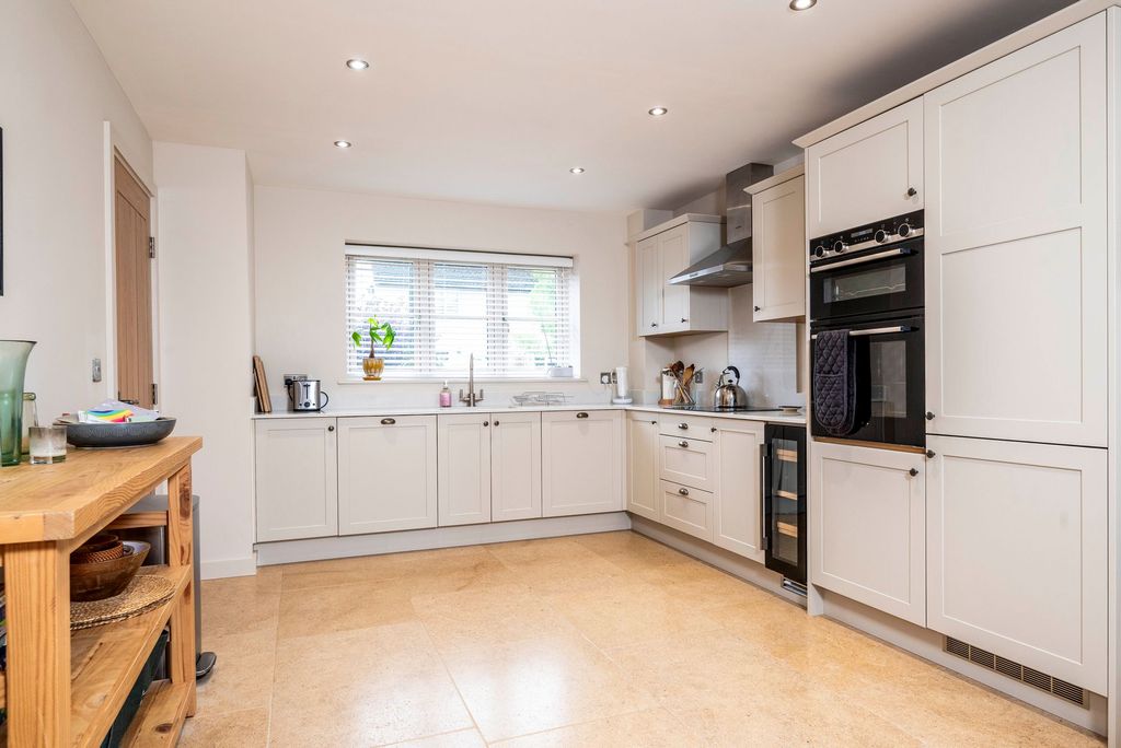 Property photo 3 of 19 Kitchen / Diner